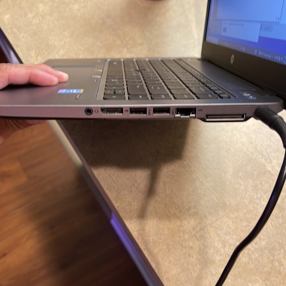 HP ELITEBOOK 840 G2 with biometric fingertip scan - Picture 4 of 6